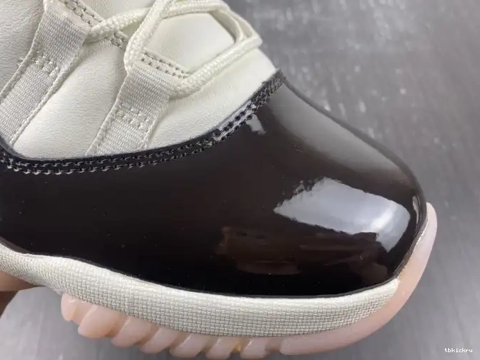 Cheap TBkick 11 Air Jordan WMNS Neapolitan AR0715-101 0527